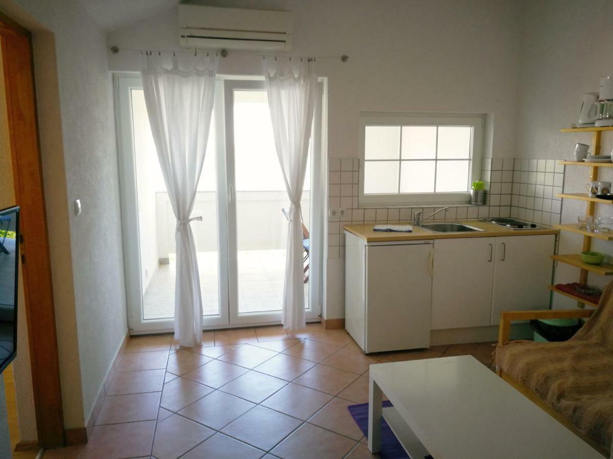 Family Friendly Apartments Island Rab Kampor Exterior photo