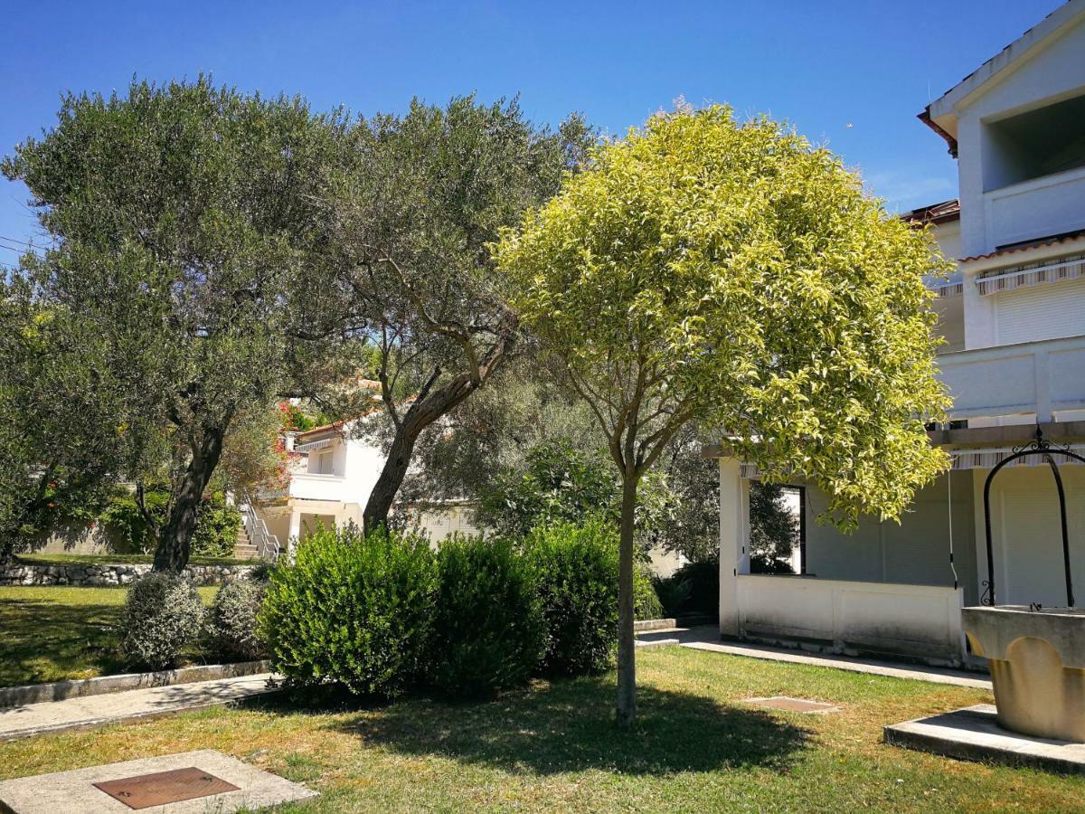 Family Friendly Apartments Island Rab Kampor Exterior photo