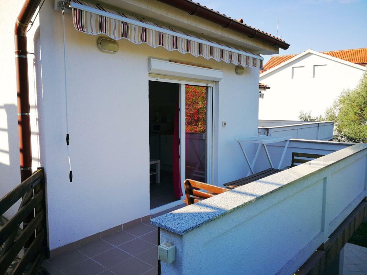 Family Friendly Apartments Island Rab Kampor Exterior photo