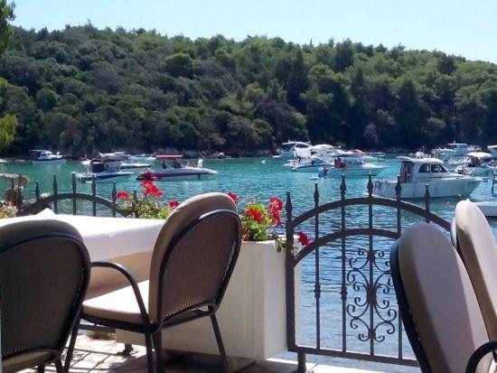 Family Friendly Apartments Island Rab Kampor Exterior photo